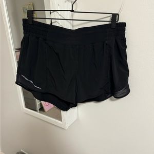 Lululemon Hotty hot high rise lined shorts
